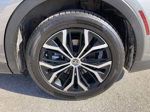 Used 2023 Toyota Crown XLE image 19