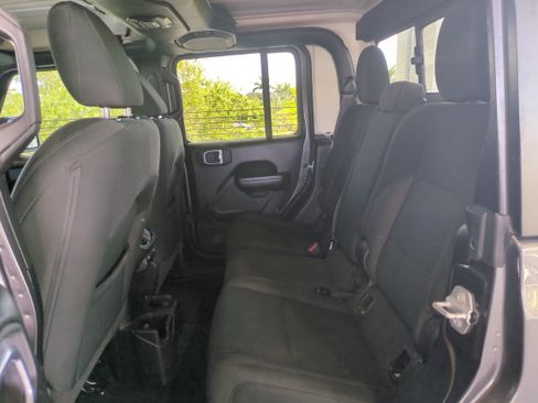 Used 2022 Jeep Gladiator Sport image 14