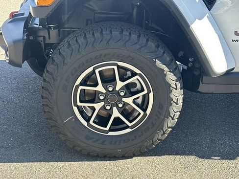 New 2026 Jeep Wrangler Unlimited Rubicon w/ Safety Group image 13