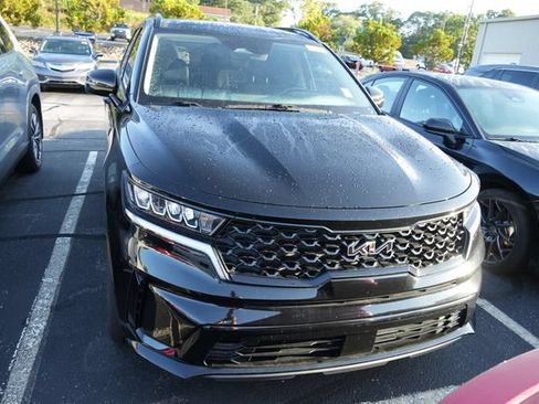 Used 2022 Kia Sorento EX w/ Panoramic Sunroof Package FWD image 2