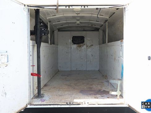 Used 2018 Chevrolet Express 3500 image 9