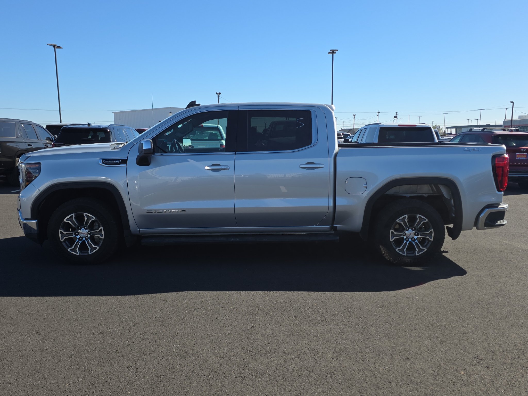 Used 2022 GMC Sierra 1500 SLE AWD/4WD image 4