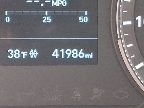 Used 2020 Hyundai Venue SE image 19