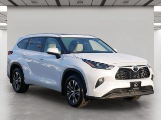 Used 2023 Toyota Highlander XLE AWD/4WD video 1