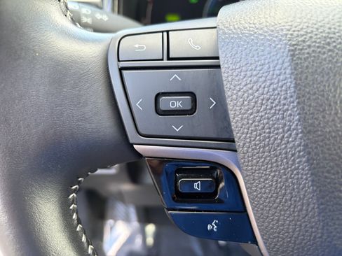 Used 2025 Toyota Camry SE FWD image 14