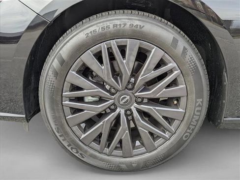 Used 2025 Nissan Altima 2.5 SV image 9