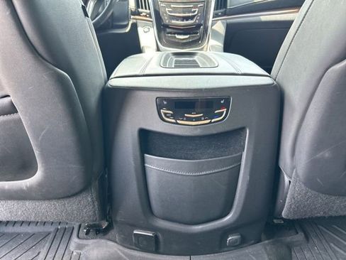 Used 2020 Cadillac Escalade Luxury AWD/4WD image 24