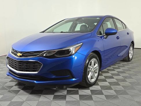 Used 2016 Chevrolet Cruze LT w/ Convenience Package FWD image 3