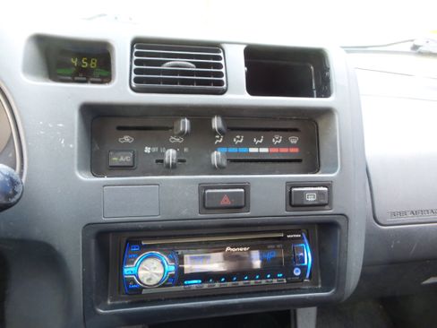 Used 1998 Toyota RAV4 2WD 2-Door image 32