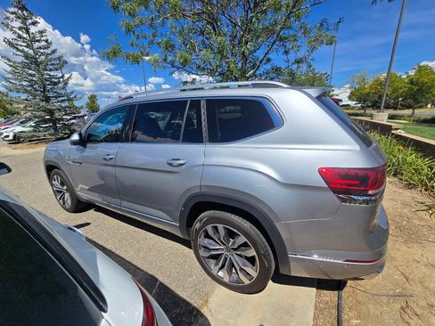 Used 2023 Volkswagen Atlas SEL Premium AWD/4WD image 2