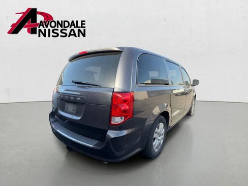 Used 2018 Dodge Grand Caravan SE FWD image 3
