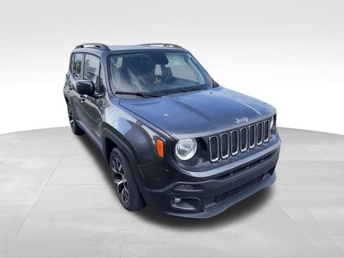 Used 2018 Jeep Renegade Latitude FWD image 7