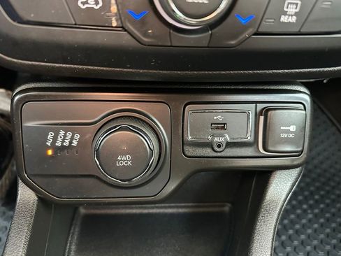 Used 2022 Jeep Renegade Latitude image 12