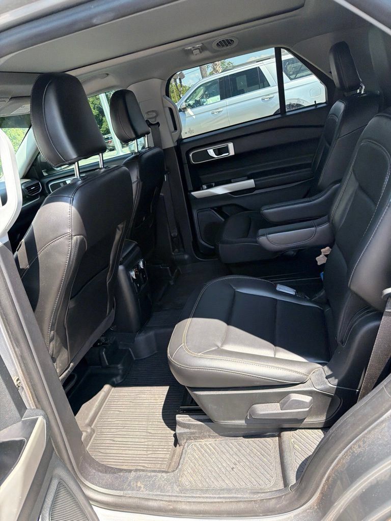 Used 2022 Ford Explorer XLT w/ Equipment Group 202A RWD image 3