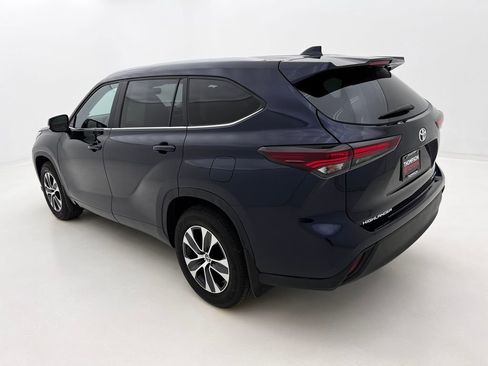 Used 2024 Toyota Highlander XLE image 9