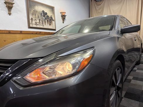 Used 2017 Nissan Altima 2.5 SV FWD image 8