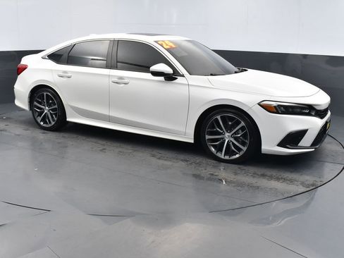 Used 2024 Honda Civic Touring image 3