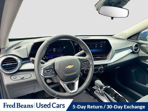 Used 2024 Chevrolet Trax LT w/ Driver Confidence Package FWD image 11