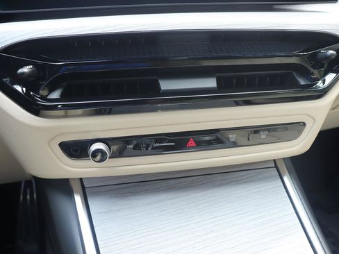 New 2026 BMW 330i Sedan w/ M Sport Package RWD image 36