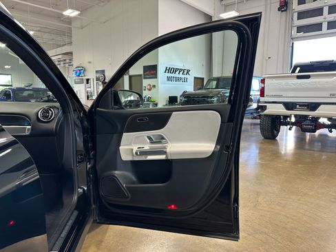 Used 2022 Mercedes-Benz GLB 250 GLB 250 AMG Line Parking Assis image 33