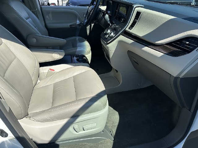 Used 2015 Toyota Sienna XLE Premium FWD image 10