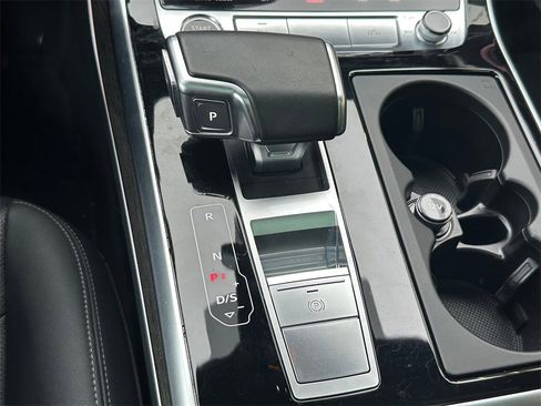 Used 2021 Audi Q8 Prestige w/ Prestige Package image 28