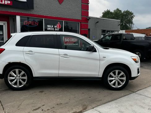 Used 2015 Mitsubishi Outlander Sport ES AWD/4WD image 3