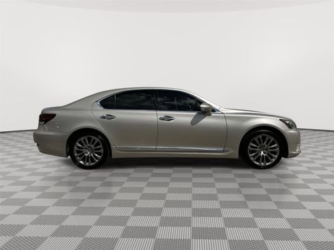 Used 2013 Lexus LS 460 w/ Comfort Pkg RWD image 5