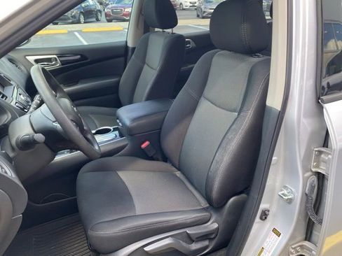 Used 2018 Nissan Pathfinder S image 15