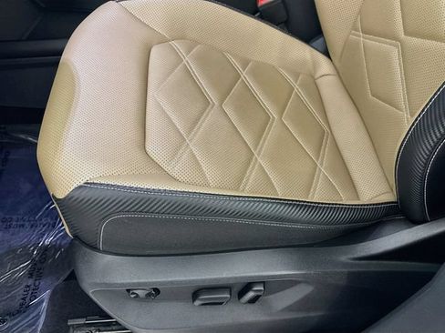 Certified 2024 Volkswagen Atlas Cross Sport SE w/ Panoramic Sunroof Package AWD/4WD image 20