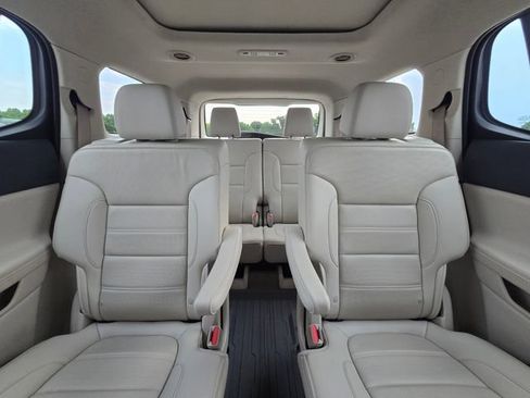 Used 2023 GMC Acadia Denali w/ Denali Ultimate Package FWD image 20