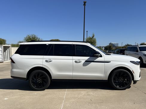 New 2025 Lincoln Navigator Reserve w/ Jet Appearance Package image 10