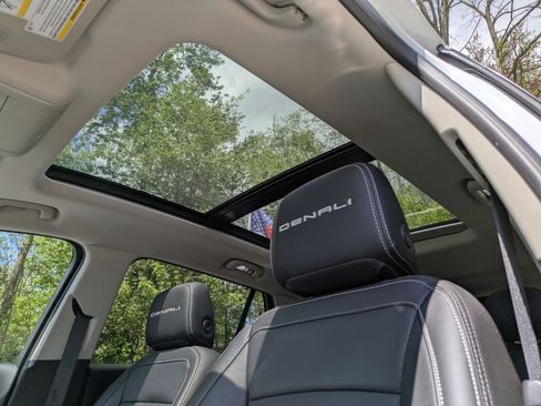 Certified 2022 GMC Terrain Denali w/ Denali Premium Package AWD/4WD image 14