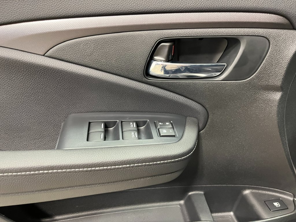 Used 2025 Honda Ridgeline Sport image 14