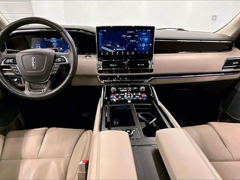Used 2024 Lincoln Navigator Reserve image 16