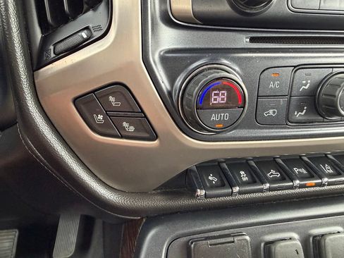Used 2019 GMC Sierra 2500 Denali AWD/4WD image 11