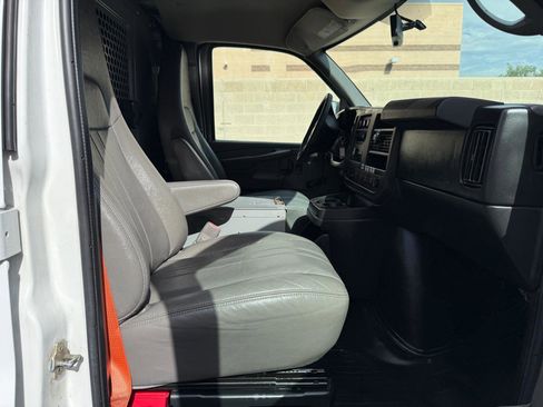 Used 2013 Chevrolet Express 2500 image 18