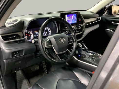 Used 2023 Toyota Highlander XLE AWD/4WD image 18