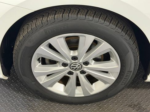 Used 2018 Volkswagen Golf SE image 21