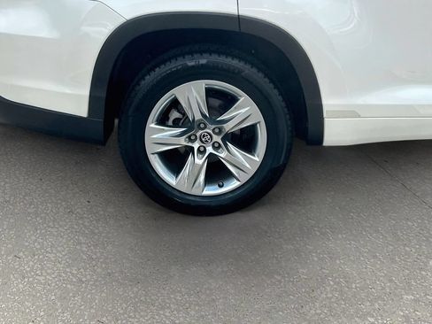 Used 2017 Toyota Highlander XLE FWD image 33