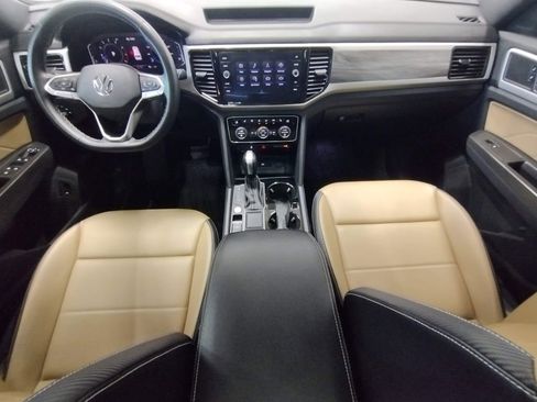 Certified 2022 Volkswagen Atlas Cross Sport SE w/ Panoramic Sunroof Package FWD image 39