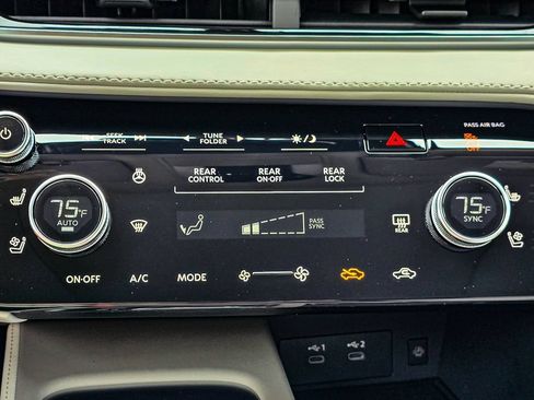 New 2027 INFINITI QX60 Luxe w/ Family Package AWD/4WD image 18
