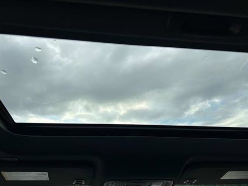 Used 2021 Chevrolet Silverado 1500 High Country w/ Technology Package image 18