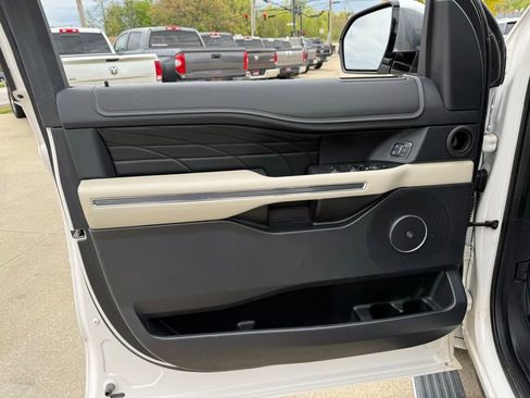 Used 2018 Ford Expedition Platinum AWD/4WD image 27