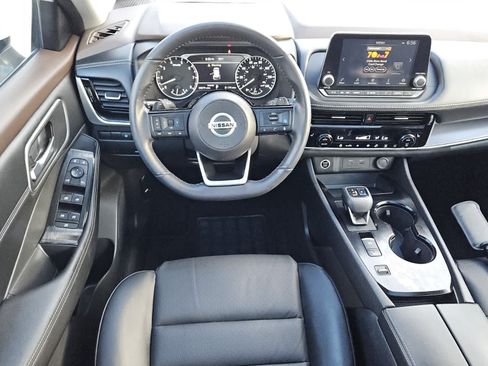 Used 2021 Nissan Rogue SV w/ Premium Package FWD image 5