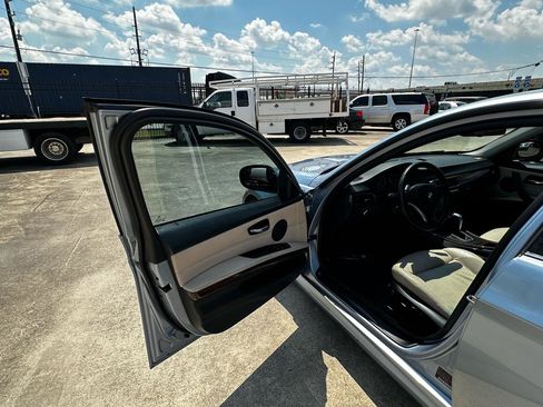 Used 2010 BMW 335i Sedan RWD image 15