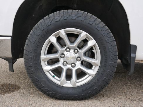 Used 2022 Chevrolet Silverado 1500 LT AWD/4WD image 7