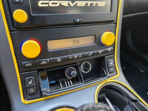 Used 2006 Chevrolet Corvette Coupe w/ Preferred Equipment Group RWD image 24