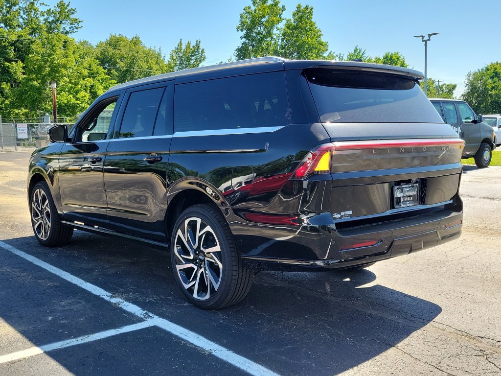 New 2026 Lincoln Navigator L Black Label AWD/4WD image 6