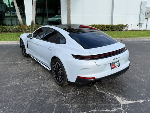 Used 2024 Porsche Panamera image 17